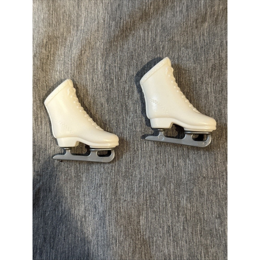 Vingage‎ 1990s Barbie Doll white ice skates holiday